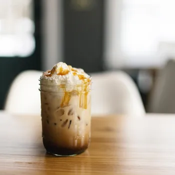 Iced Caramel Latte Recipe (Easy & Delicious Variations)