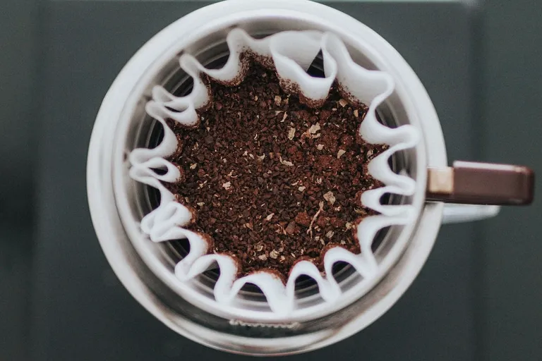 17 Brilliant Uses for Used Coffee Grounds (With Pictures)