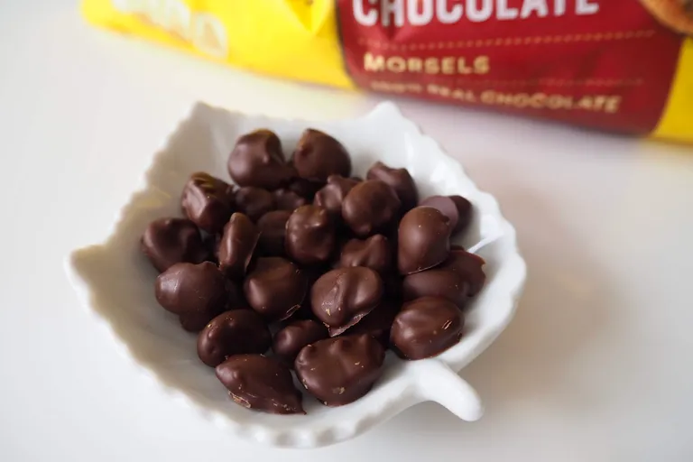 How Much Caffeine Is in Chocolate Espresso Beans? Complete Overview