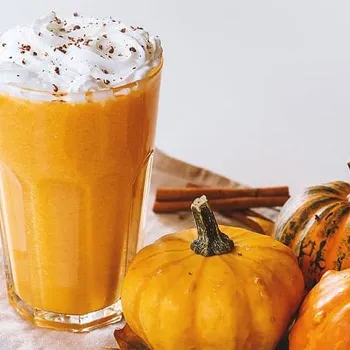 Homemade Pumpkin Spice Latte (Easy Recipe)
