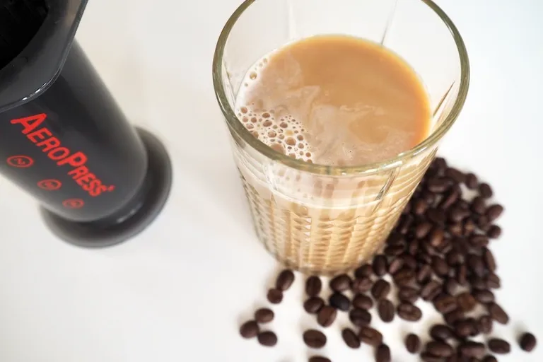 How to Make an AeroPress Latte (Easy Recipe)