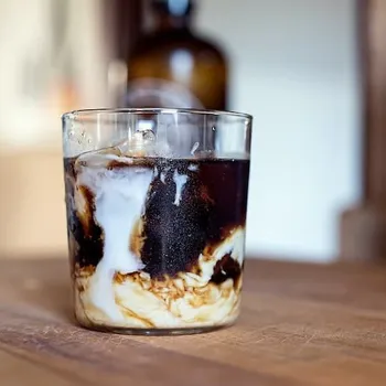 Easy Oat Milk Coffee Creamer Recipe (4 Simple Steps)