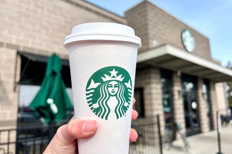 11 Healthy Starbucks Drinks (Low-Calorie & Delicious Taste)