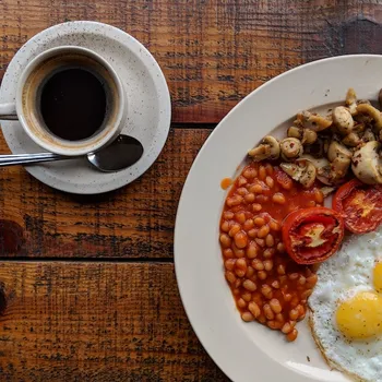 British Coffee Guide: Traditions, Flavors & History