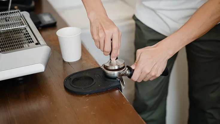 How to Tamp Espresso in 4 Steps (Expert Tips)