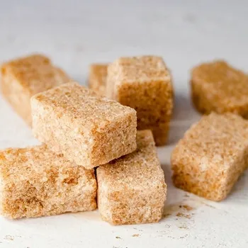 Brown Sugar in Coffee: Types, Flavors & Tips