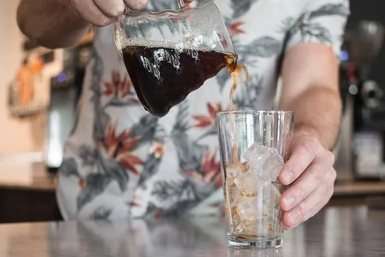 How to Make Amazing Iced Coffee at Home (2 Easy Recipes)
