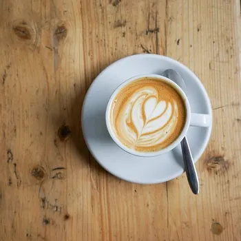 Easy Flat White Coffee Recipe: 6 Simple Steps
