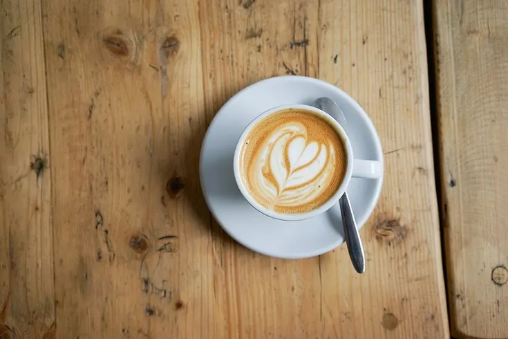 Easy Flat White Coffee Recipe: 6 Simple Steps
