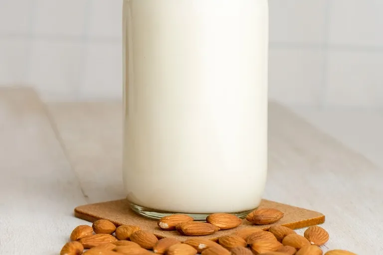 Almond Milk in Coffee: Flavors & Tips to Avoid Curdle