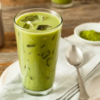 Iced Matcha Latte: The Easy Recipe