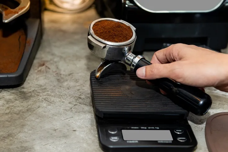How to Measure Coffee With & Without a Scale (Weighing Guide)