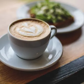 Wet vs Dry Cappuccino: The Differences & When to Order Them