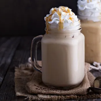 Easy Iced White Chocolate Mocha Recipe (Simple Steps)