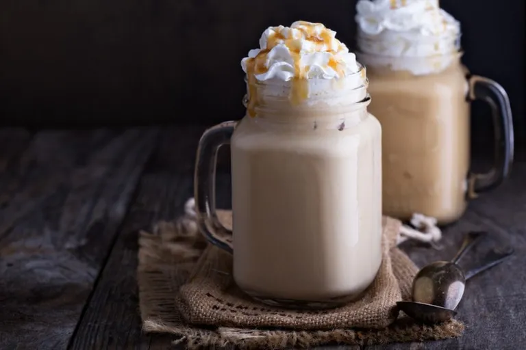 Easy Iced White Chocolate Mocha Recipe (Simple Steps)