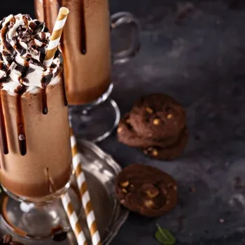 Easy Mocha Cookie Crumble Frappuccino Recipe (Rich & Tasty)