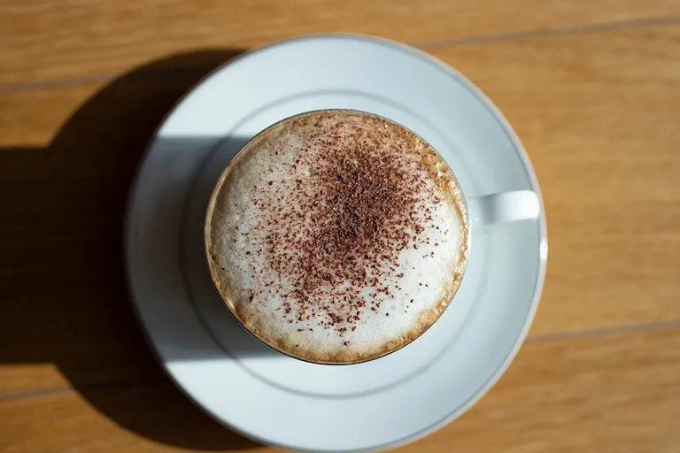 Creamy Oat Milk Latte Recipe (Healthy & Delicious)