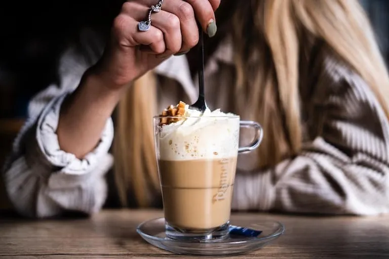 Easy Butterbeer Latte Recipe (A Creamy, Sweet & Salty Mix)