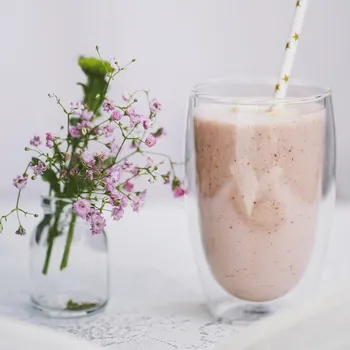 Easy Spiced Espresso Smoothie Recipe (So Delicious!)