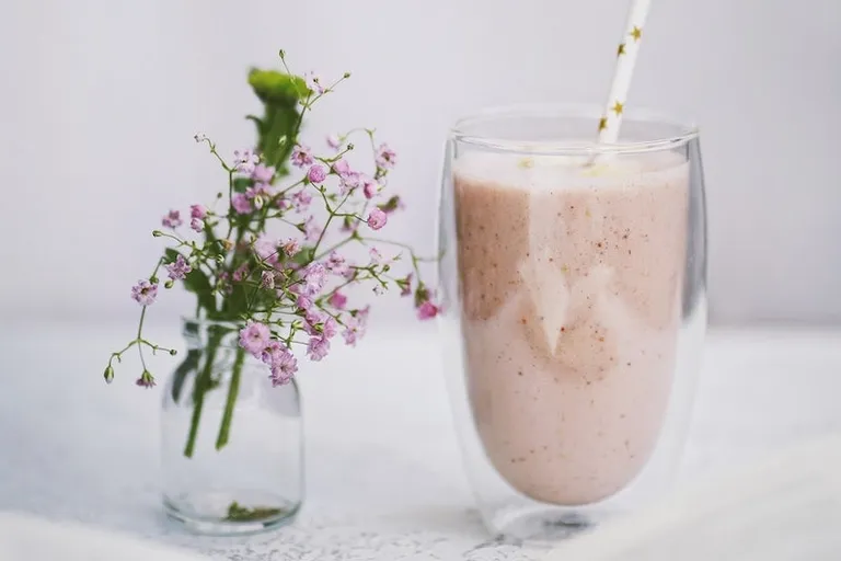 Easy Spiced Espresso Smoothie Recipe (So Delicious!)