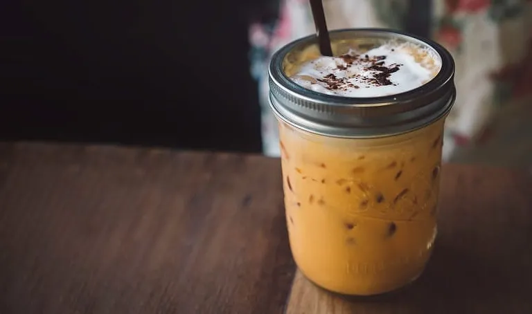 How to Make Iced Coffee With Instant Coffee (Easy Recipe)