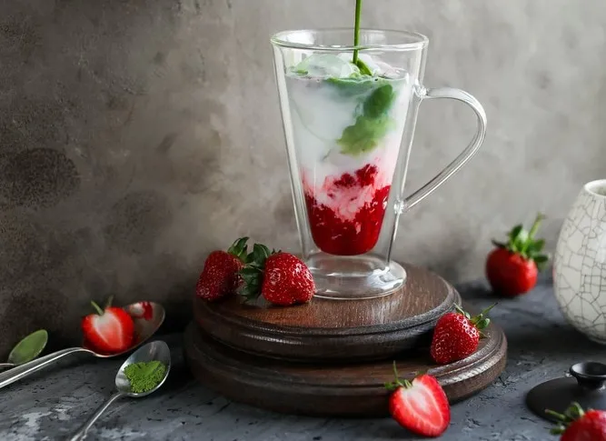 Easy Strawberry Matcha Latte Recipe (Simple Steps)