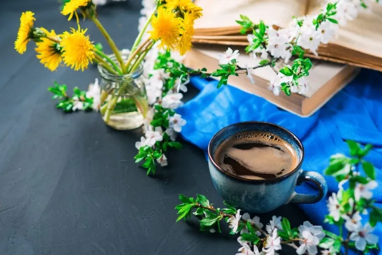 What is Dandelion Coffee? Easy Recipe, Benefits & Flavor