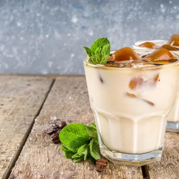 Easy Mint Mojito Iced Coffee Recipe (Simple & Refreshing)
