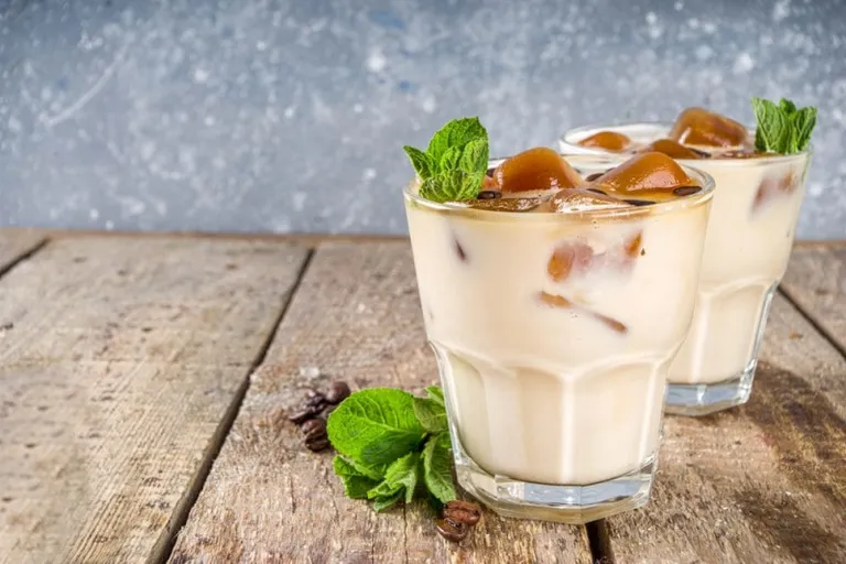 Easy Mint Mojito Iced Coffee Recipe (Simple & Refreshing)