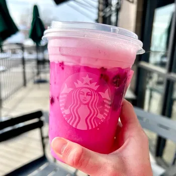 Easy Starbucks Dragon Drink Recipe (A Creamy & Fruity Treat)