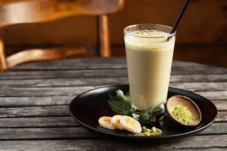 Banana Mocha Matcha Smoothie: Quick & Easy Recipe
