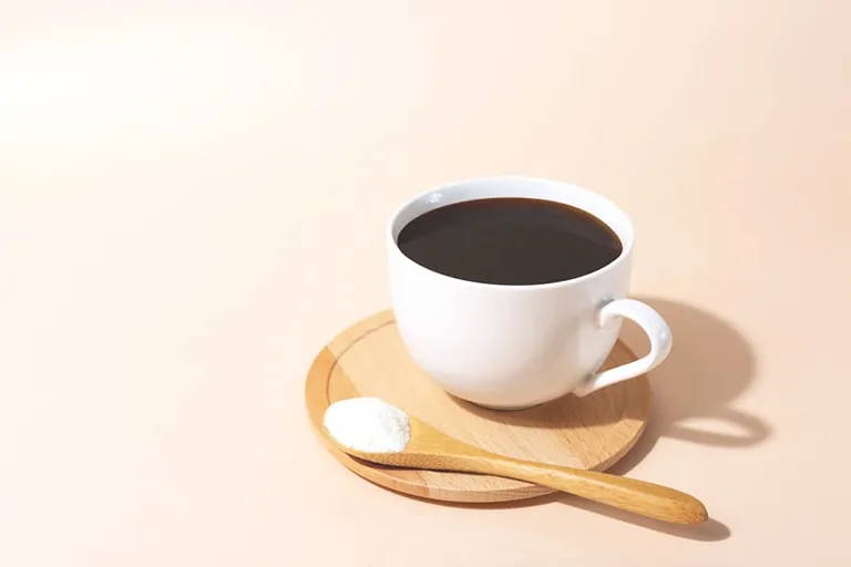 Collagen in Coffee: Should You Try it? Expert Tips & Recipe