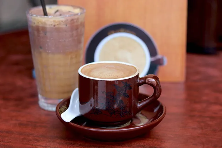 Malaysia Coffee Culture: History, Beans & Brewing Guide