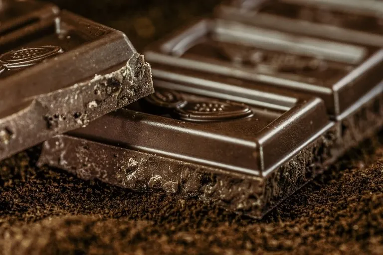 Does Dark Chocolate Have Caffeine? 2026 Breakdown
