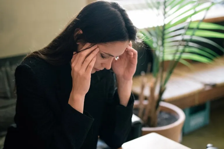 6 Caffeine Sensitivity Symptoms to Watch For & Expert Tips