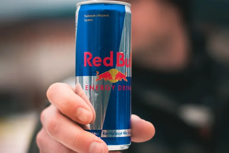 8 Most Popular Energy Drink Brands in 2026: Revenue, Caffeine Content & More!
