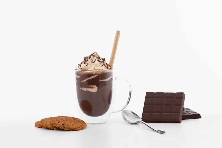 How to Make a Dirty Snowman Coffee Drink at Home: Simple Recipe