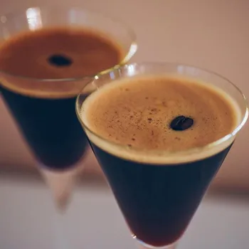 Easy Espresso Martini Recipe Without Kahlua: Quick & Tasty