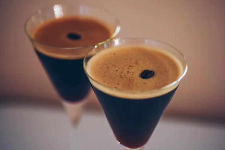 Easy Espresso Martini Recipe Without Kahlua: Quick & Tasty