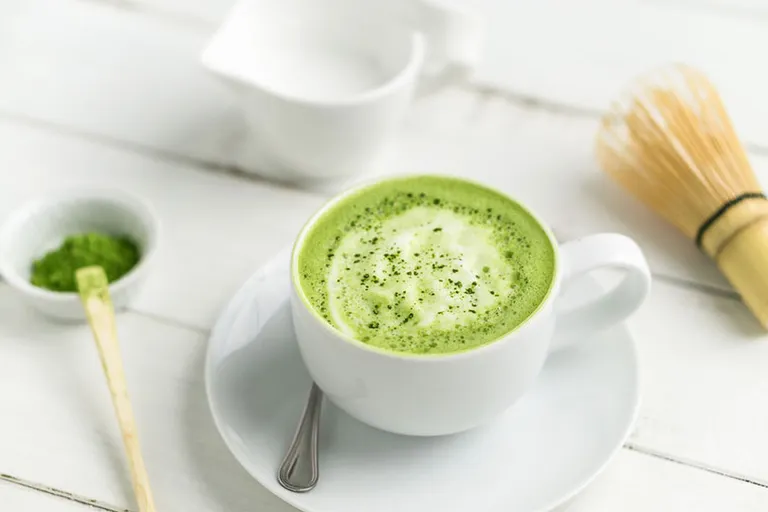 Healthy Matcha Collagen Latte Recipe: 4 Simple Steps
