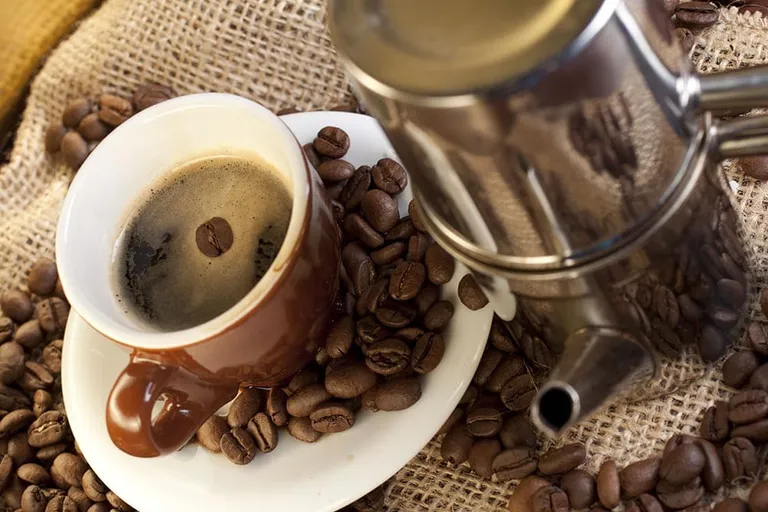What Is a Neapolitan Coffee Maker? Facts, Brewing Tips & FAQ