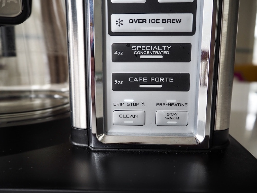 Coffee maker with over ice option