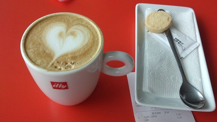 ILLY coffee latte