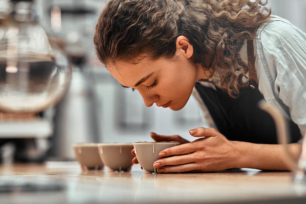 q grader inspecting coffee
