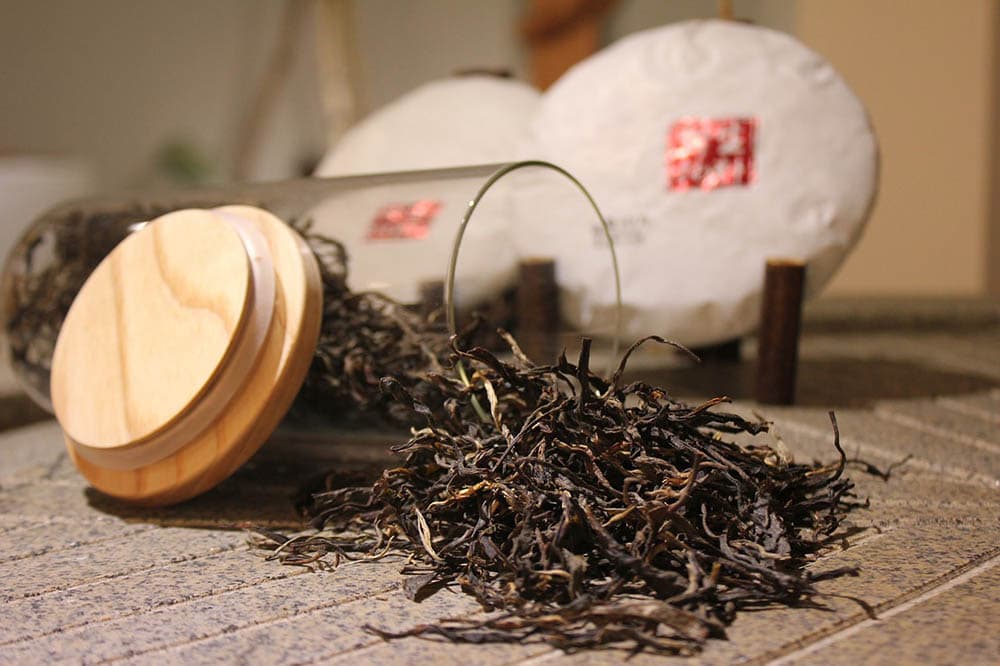 black tea leaves
